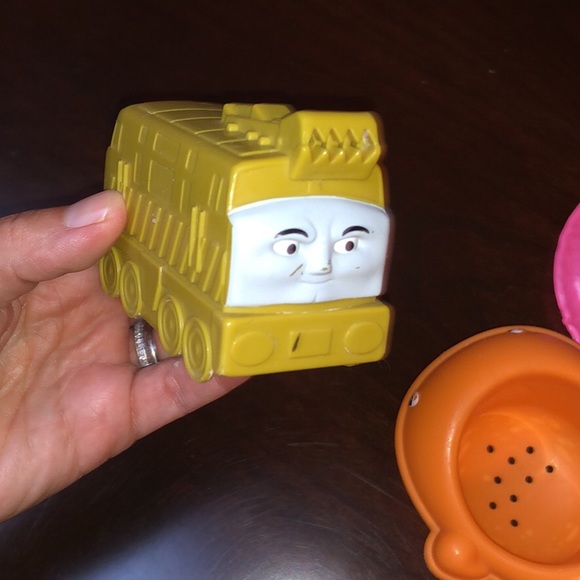 Bath toys pour and spin, bath books and toys - Picture 6 of 10